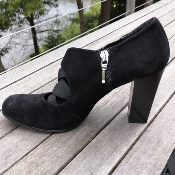 Donald J Pliner suede strappy heels - Picture 6 of 16